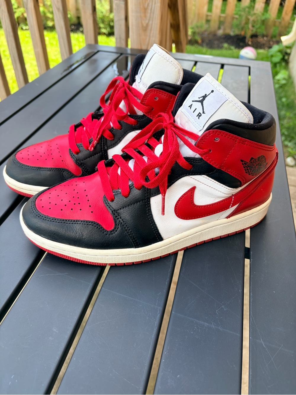 Air Jordan 1 Mid Alternate Bred Toe W- Red / Black / White